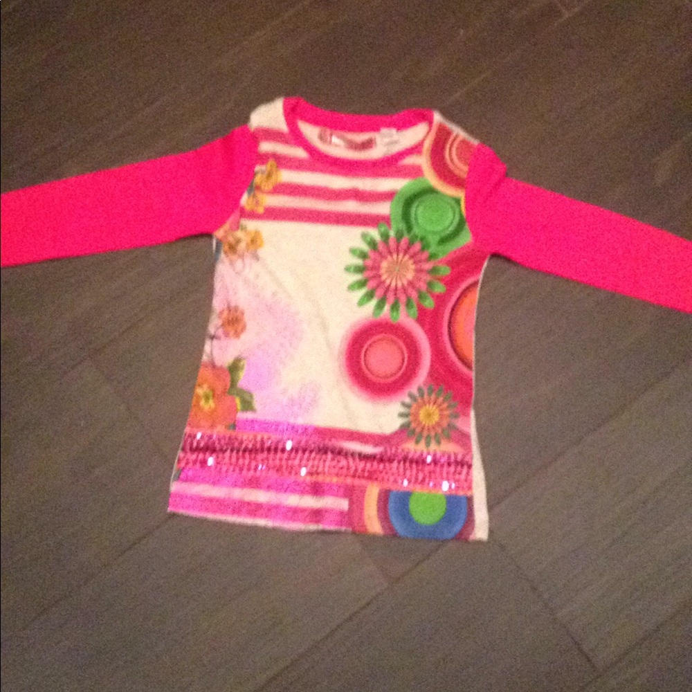 Long sleeve shirt. Front and back contained!